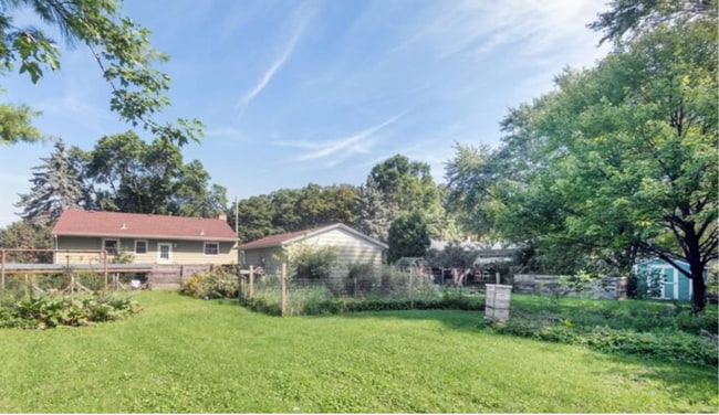 Building Photo - 3 BR eastside single family home. Fenced in yard. Fully furnished. Flexible leases.