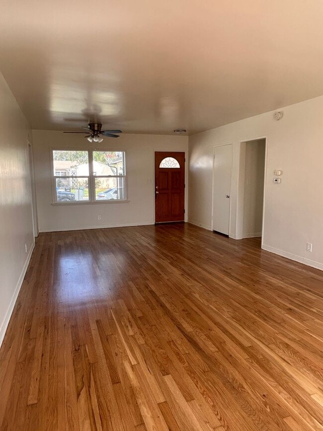 Building Photo - 13215