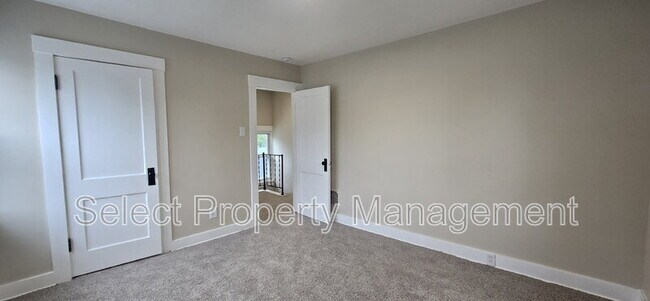 Building Photo - 702 Archer Ave