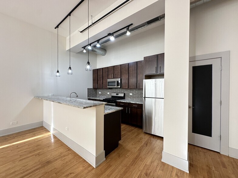 Building Photo - 1432 W 21st St