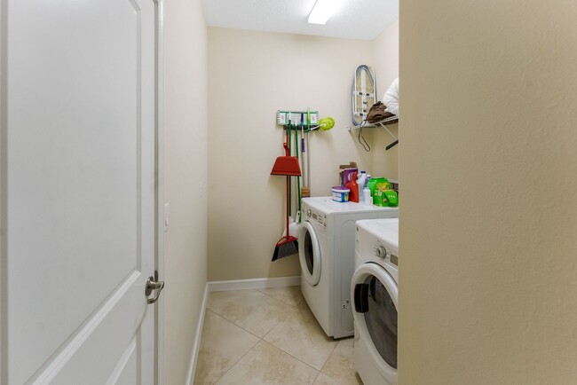 Building Photo - 13156 Green Violet Dr