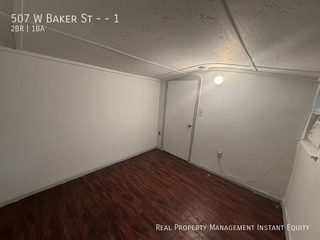 Building Photo - 507 W Baker St