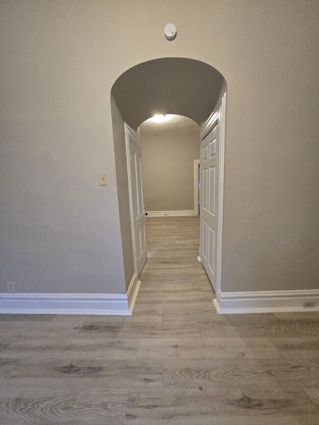 Building Photo - Newly Available 1BR Apartment in South City!