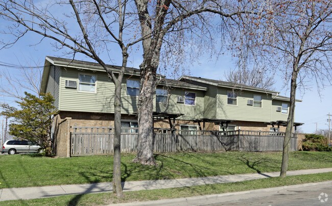 Building Photo - Main Street Gardens