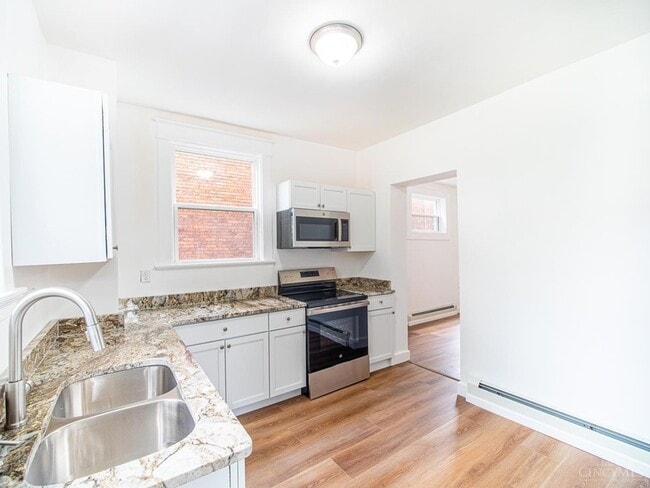 Building Photo - 2408 Highland Ave