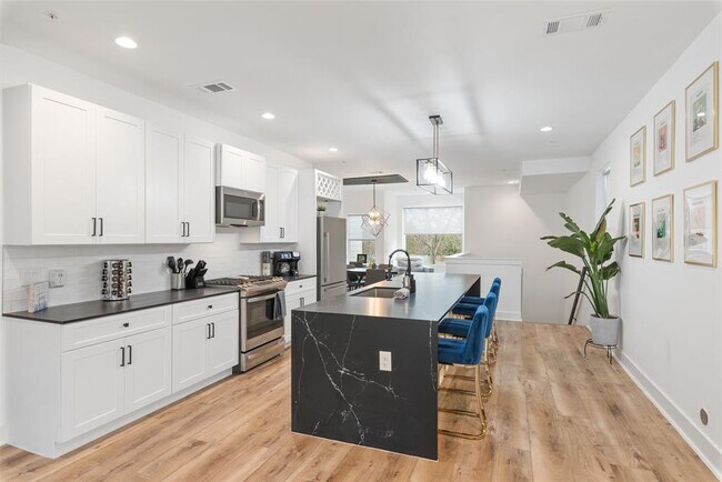 Building Photo - 1417 Kramer Ln