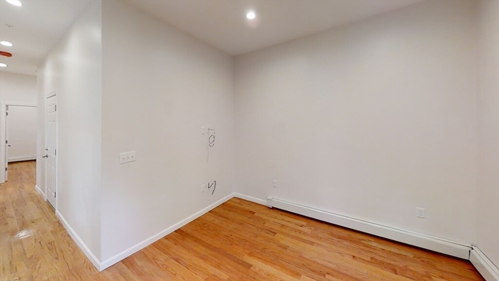 Building Photo - 131 Putnam St