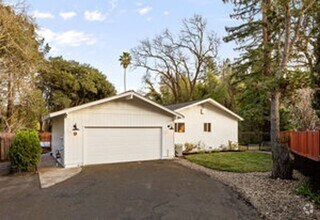 Building Photo - Stunning Ranch-Style Home in Desirable Laf...