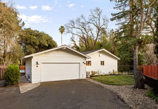 Primary Photo - Stunning Ranch-Style Home in Desirable Laf...
