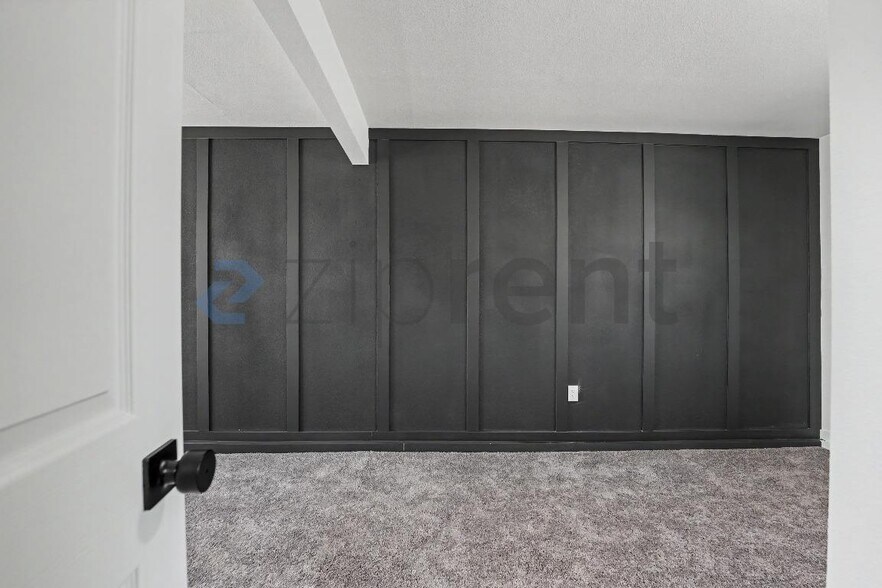 Building Photo - Unit