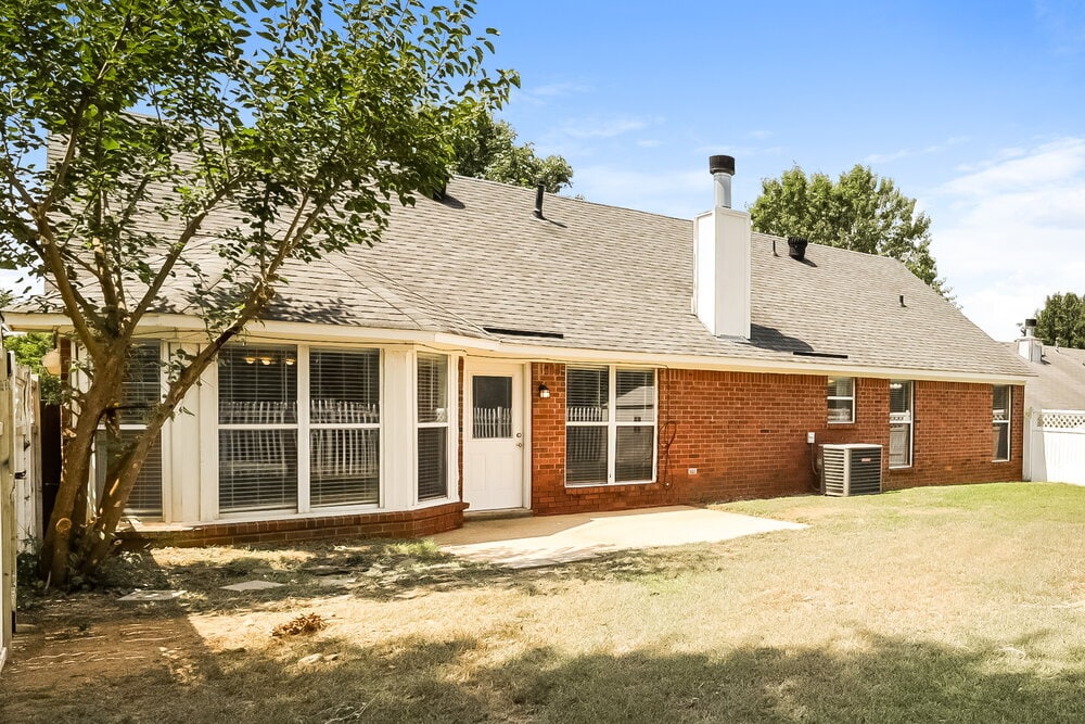 Building Photo - 7762 Parkview Cir E