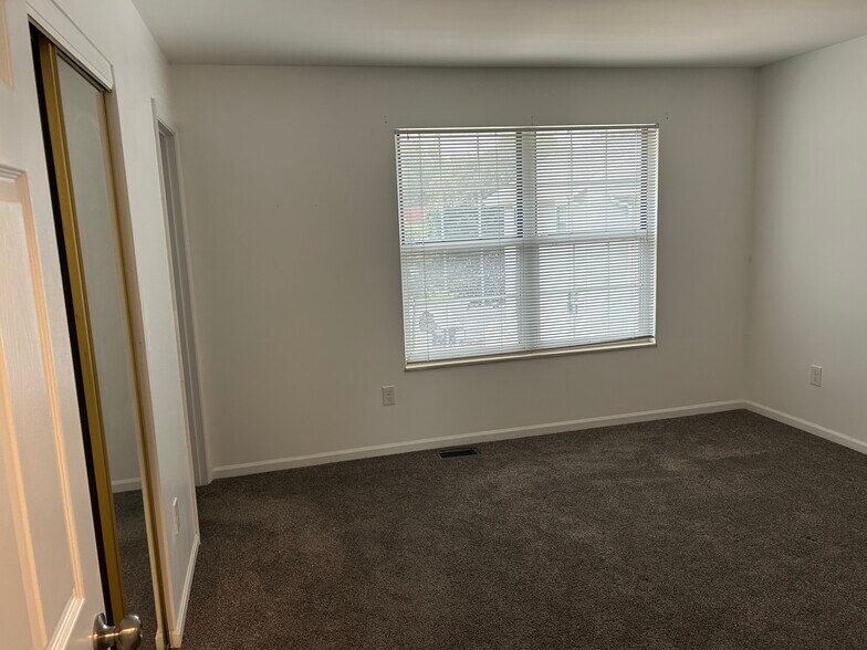 Master bd rm - 5851 Prince George Ct