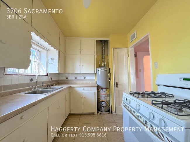Building Photo - 3706 Sacramento-