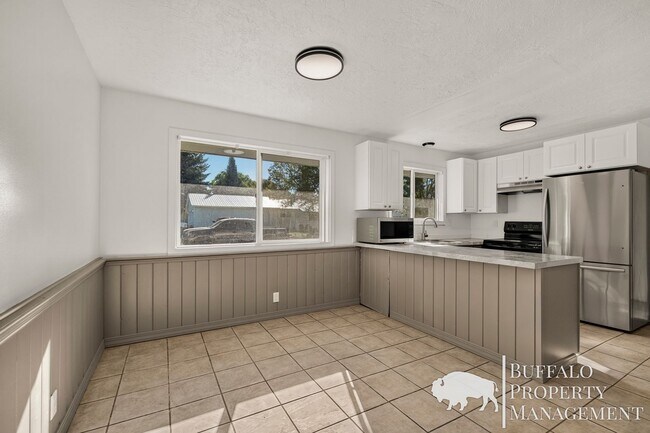 Building Photo - 578 Maple Leaf Dr