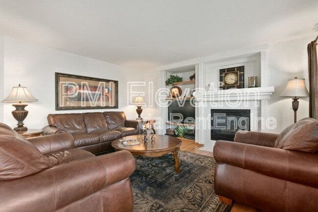 Building Photo - 829 W Sparrow Hawk Dr