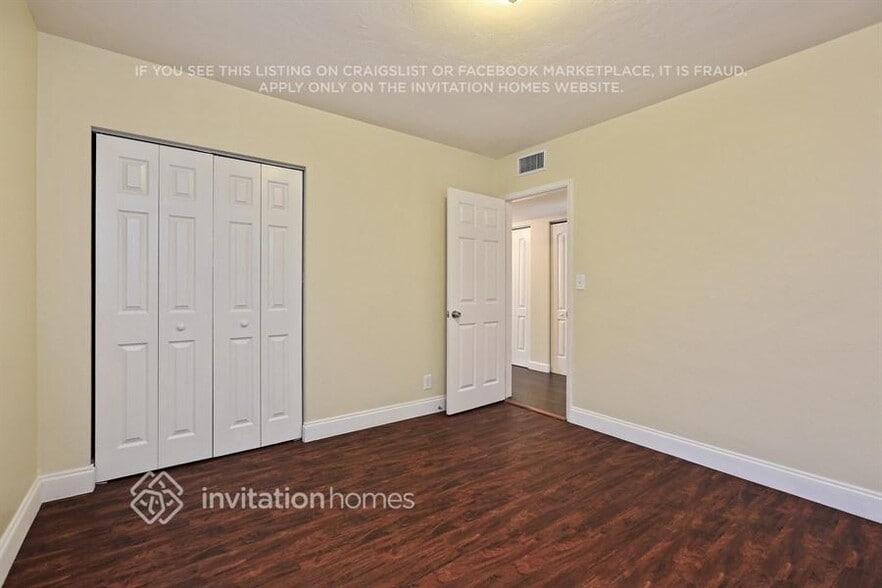 Building Photo - 2017 NE 29th Ct