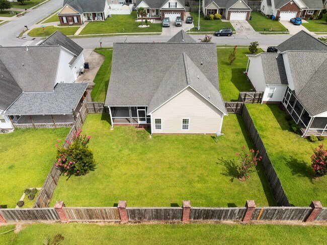 Building Photo - 115 Ravenscroft Way