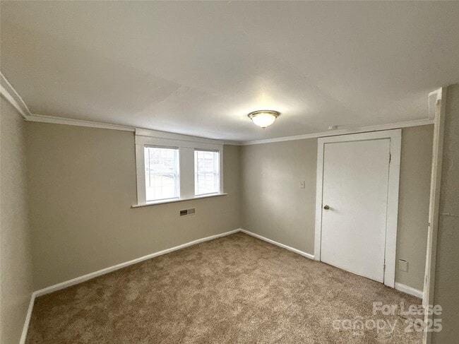 Building Photo - 1211 W Bank St