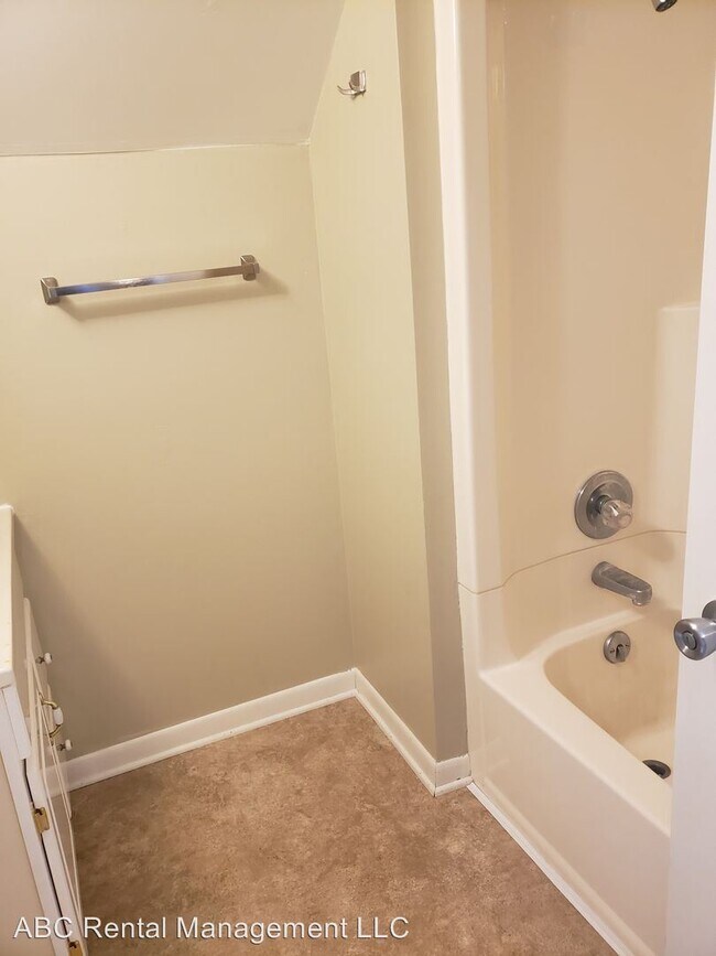 Building Photo - 321 6th Ave