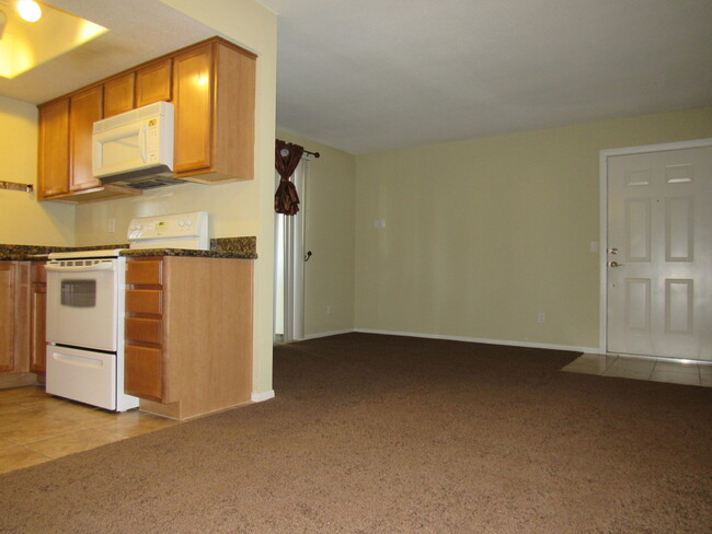 Building Photo - COZY 1 BEDROOM CONDO
