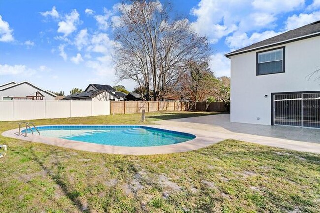 Building Photo - Beautifully Renovated 4/2.5 Pool Home with...