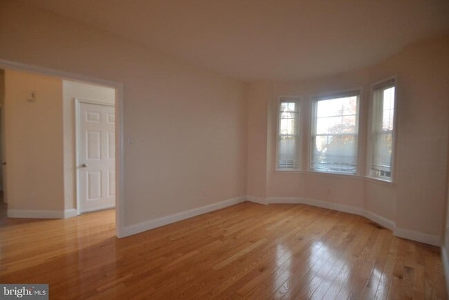 Primary Photo - 105 Bolton Ct