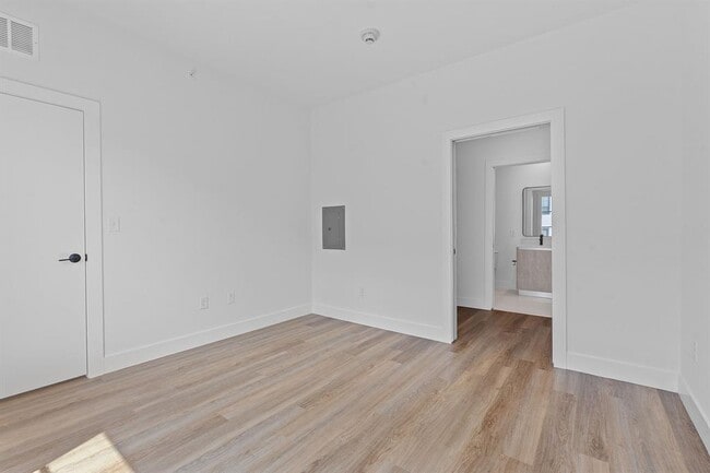 Building Photo - 4315 S Congress Ave