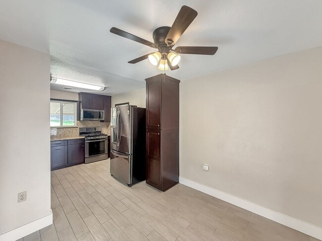 Building Photo - Beautiful 2B/1BA Home in Escondido!