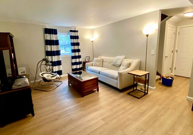 Building Photo - 9 Tree Hill Ct