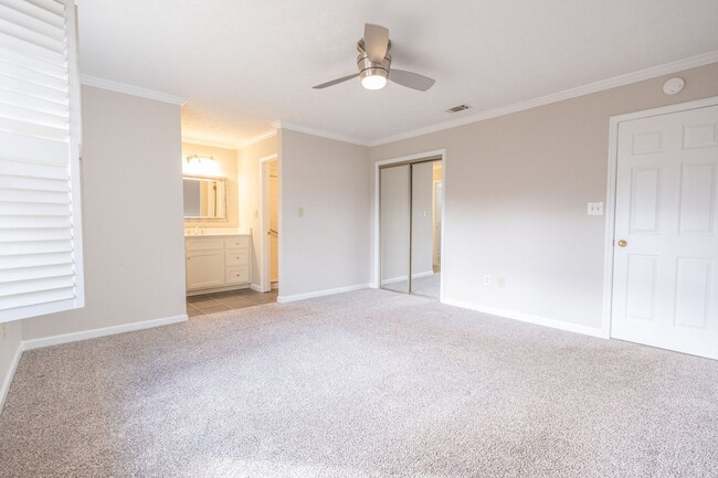 Building Photo - 2BR/2.5BA Townhome – Sweetwater Plantation (West Side)