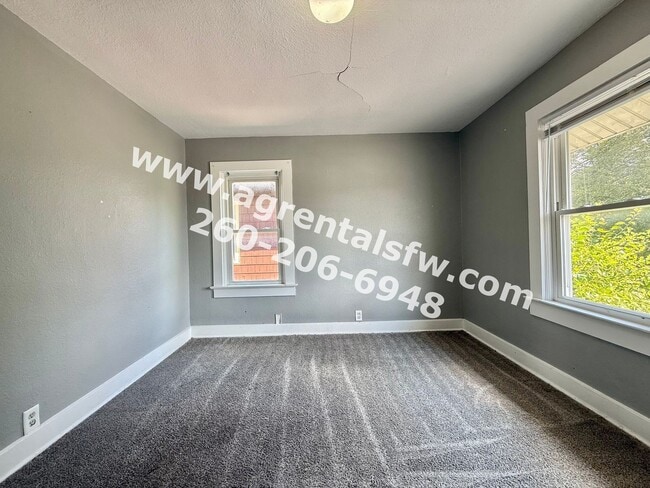 Building Photo - 3 Bedroom House
