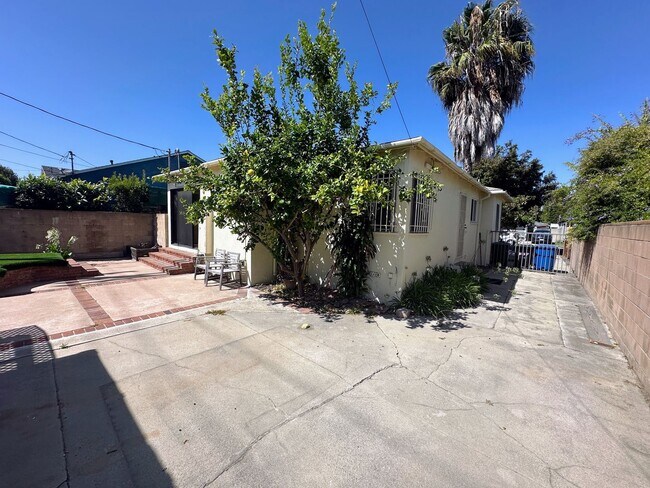 Building Photo - 3977 Coolidge Ave