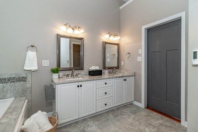 Building Photo - Private, 5 bedroom, 3.5 bath, Evans home-overlooking the woods!