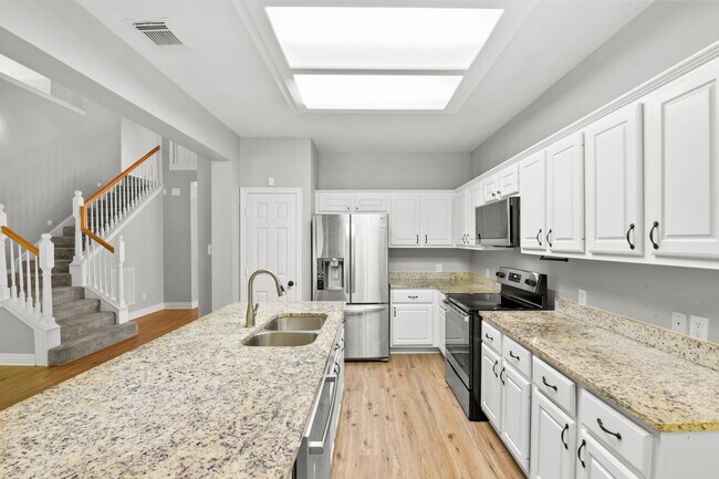 Building Photo - Charming 4-Bed in Clear Lake ISD – Move-In...