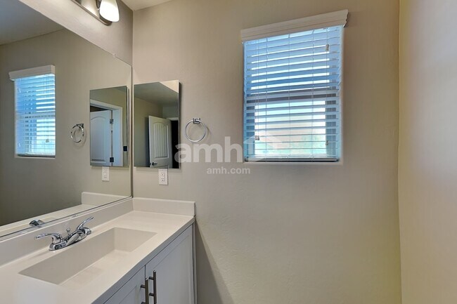 Building Photo - 20785 W Thomas Rd