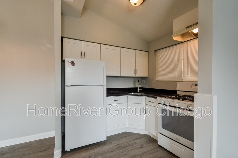 Building Photo - 17 N Hillside Ave