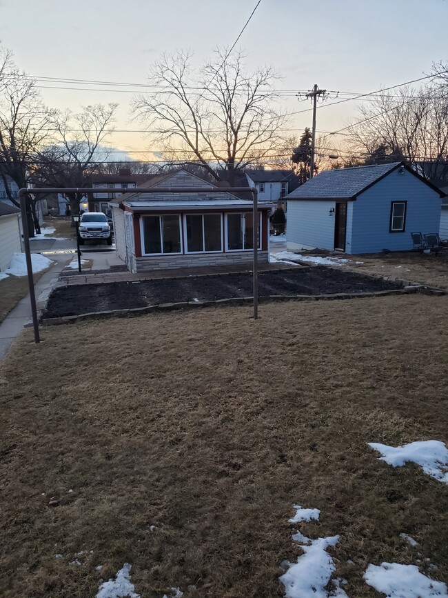 Building Photo - Charming 4Bed/1.5Bath West Allis Bungalow