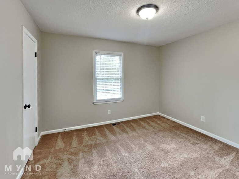 Building Photo - 258 Cove Rd