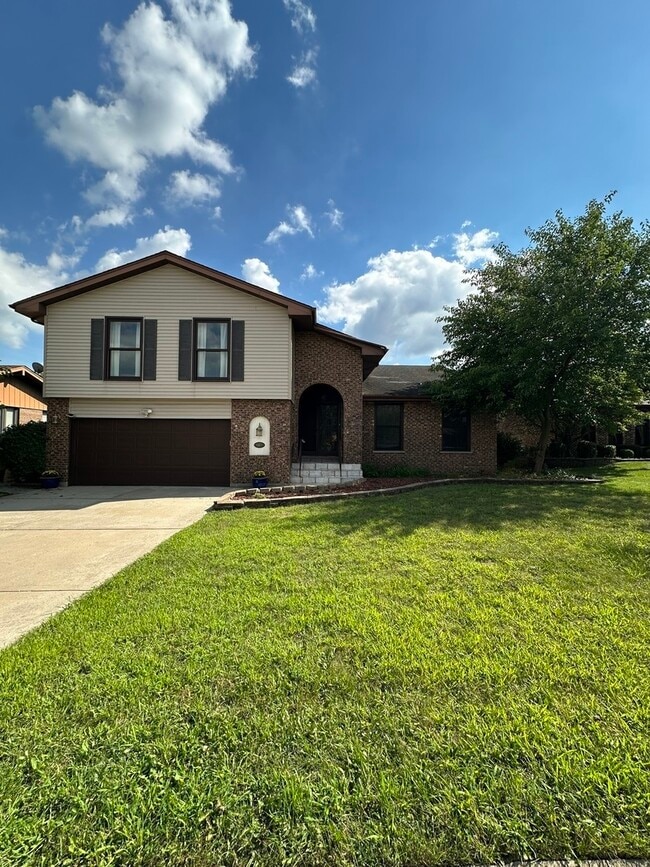 Building Photo - 567 Lorelei Dr