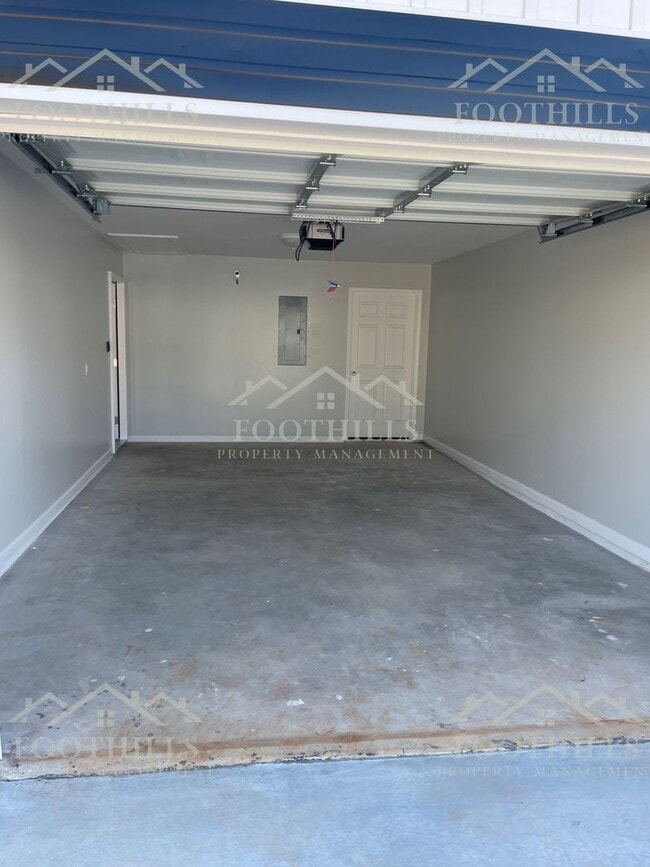 Building Photo - 103 Rhoe Cir