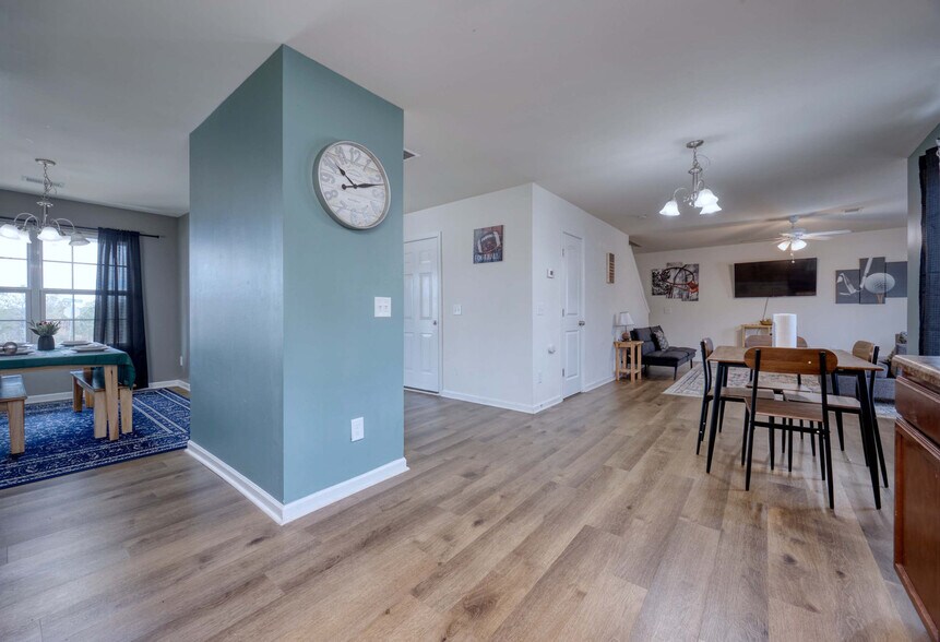 Building Photo - 765 Compass Trl