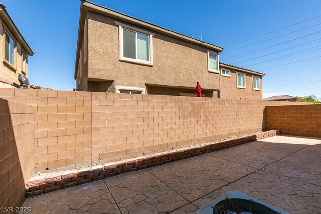 Building Photo - 685 Taliput Palm Pl