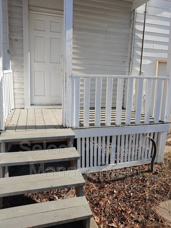 Building Photo - 3420 Plaza Dr