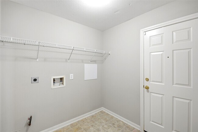 Building Photo - 3924 Highland Vale Ct