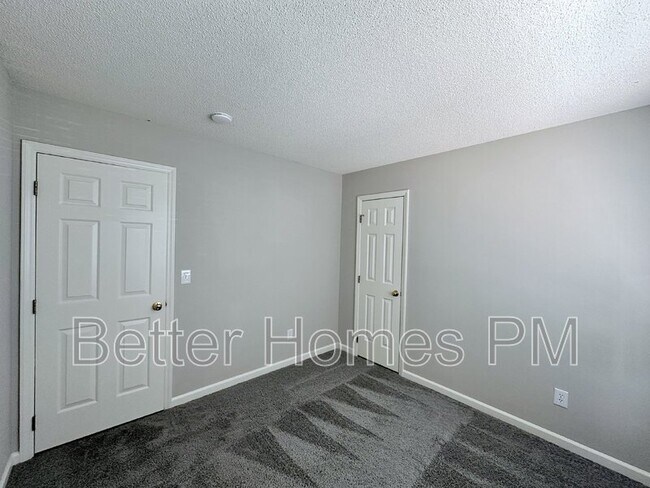 Building Photo - 741 Hanska Way