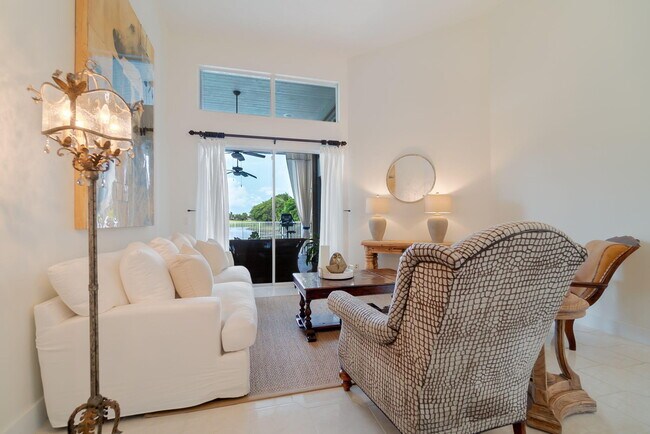 Building Photo - 1907 S Club Dr