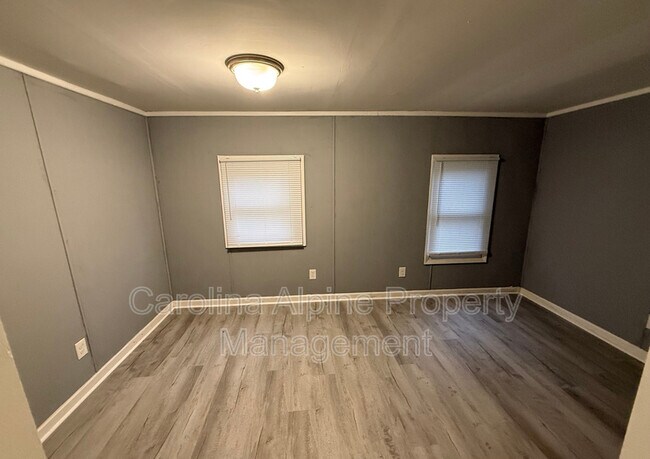 Building Photo - 109 Pine Ave