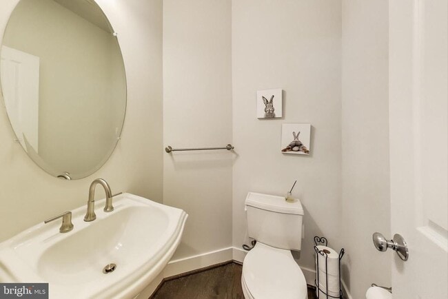 Building Photo - 5004 Oakmoore Dr