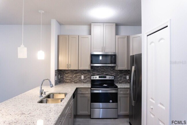 Building Photo - 214 Coral Reef Ct N