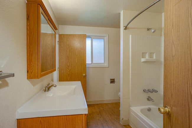 Building Photo - 13817 NE 35th Cir